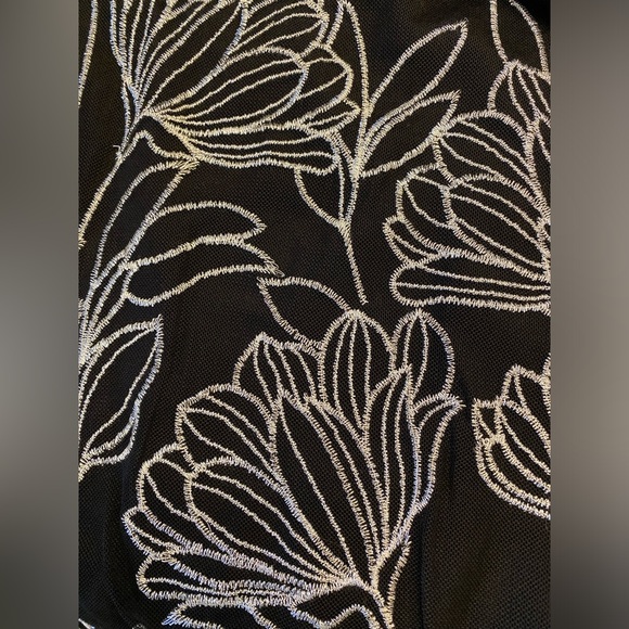 Size L silver embroidered black top from Alfani - Picture 4 of 4